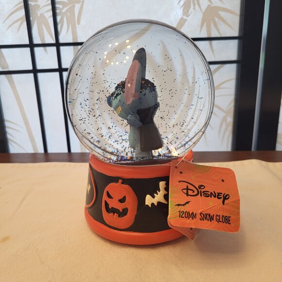 Disney Halloween Vampire Stitch Musical Snow Globe - Approx 6.5 inches NWT - Picture 5 of 6